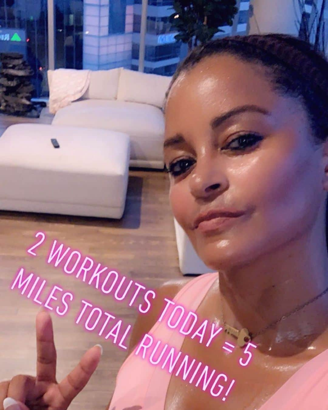 クラウディア・ジョーダンさんのインスタグラム写真 - (クラウディア・ジョーダンInstagram)「Finally got to get 2 legit work outs in on one day! Ran 2 miles earlier when it was like 95 degrees and just completed 3 more miles of running. I’m a get back into a crop top dammit and i rebuke all FUPA meat trying to stay around these parts! FOH!」9月2日 10時11分 - claudiajordan