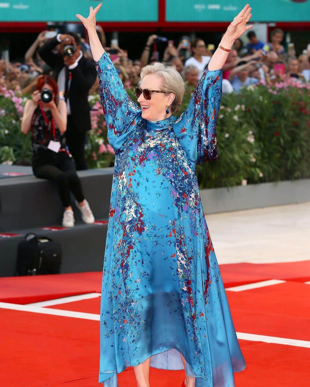 WHO WHAT WEARさんのインスタグラム写真 - (WHO WHAT WEARInstagram)「Meryl at the #VeniceFilmFestival. That's all. ‼️ photos: getty images」9月2日 10時14分 - whowhatwear
