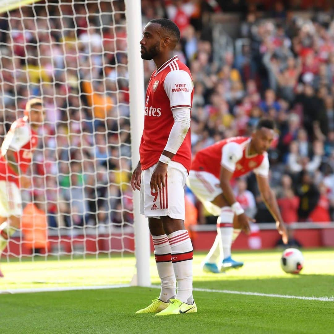 アーセナルFCさんのインスタグラム写真 - (アーセナルFCInstagram)「LACA 💥 Now let’s complete the comeback 👊 #Arsenal #AFC #PL #PremierLeague #COYG」9月2日 1時30分 - arsenal