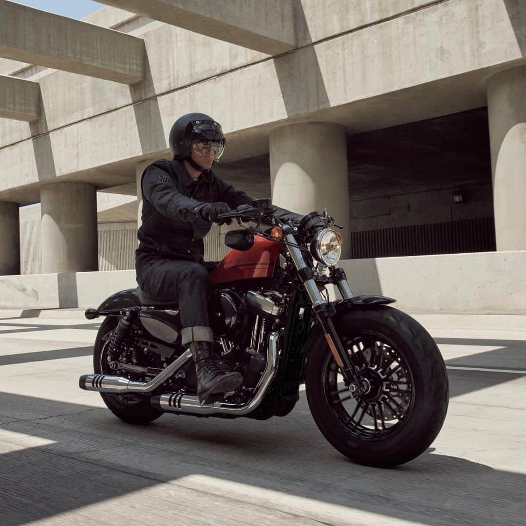 Harley-Davidsonさんのインスタグラム写真 - (Harley-DavidsonInstagram)「Racing. Land speed records. Epic road trips. The motorcycle that's done it all, now does it all better. Check out our 2020 #Sportster models.  #HarleyDavidson #HDRoadster #FortyEight #Iron1200 #Iron883」9月2日 1時33分 - harleydavidson