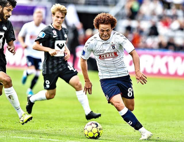 ムスタファ・アミニさんのインスタグラム写真 - (ムスタファ・アミニInstagram)「Great to get the 3 points before international break. Thanks to all the fans that came out 😀⚽️🙌✅ #aarhus #superliga #football #team #adidas #ksdh」9月2日 1時41分 - mustafaamini