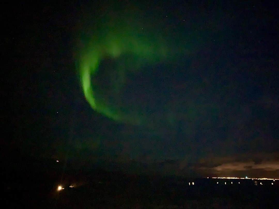 エイヨシャ・カレーさんのインスタグラム写真 - (エイヨシャ・カレーInstagram)「We got a glimpse of the northern lights!」9月2日 1時45分 - ayeshacurry