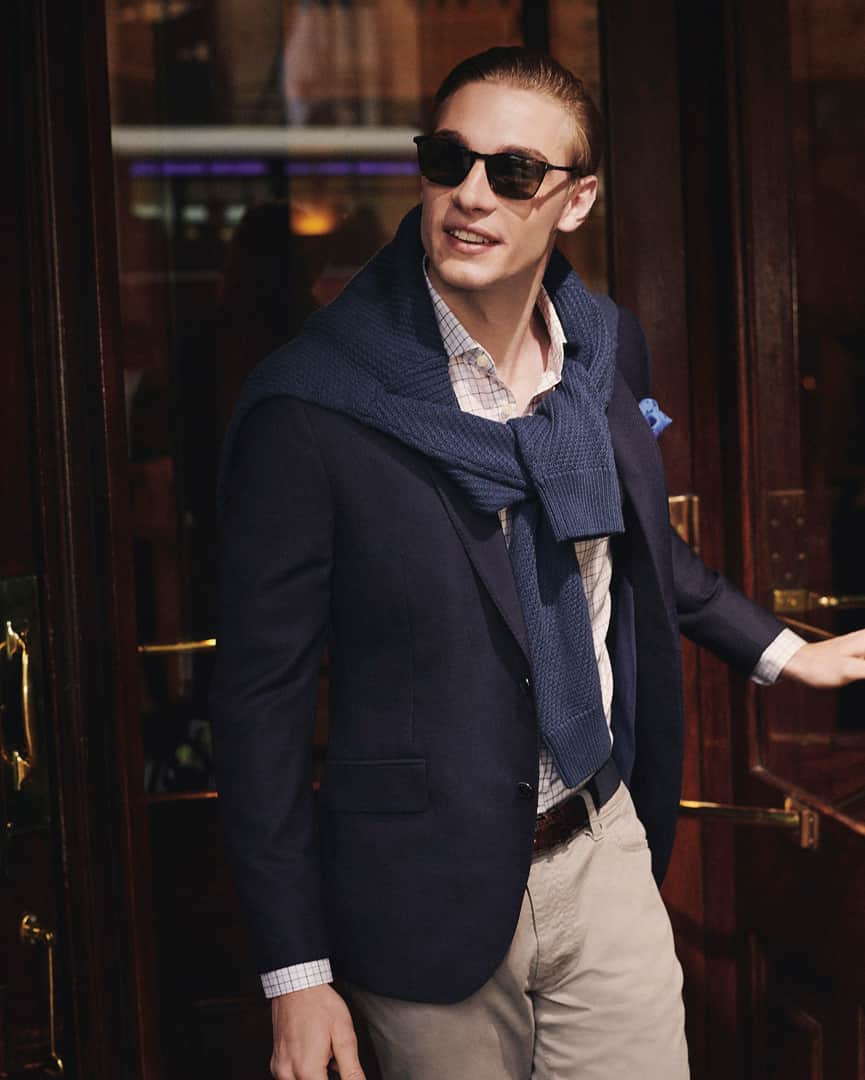 ハケットのインスタグラム：「Don't let the Sunday blues get you down. Instead, why not dive into our selection of the best pieces to take you back to work in style. From classic suits to modern outerwear, we've got everything you need. #Hackett #BackToWork #HackettFirstClass」