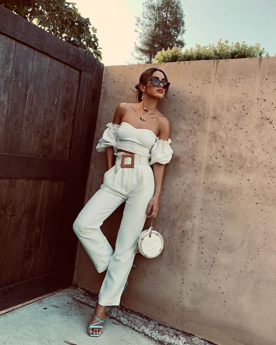 Camila Coelhoさんのインスタグラム写真 - (Camila CoelhoInstagram)「Summer uniform! Who’s also an all white lover?! ————- Uniforme de verão! Amo um lookinho branco 💫 (Esse conjunto lindo é @ct_brand ) #ootd #lookdodia」9月2日 1時57分 - camilacoelho