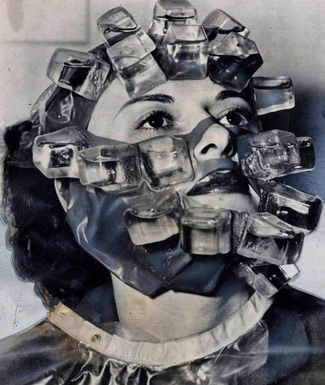 レイチェル・グッドウィンさんのインスタグラム写真 - (レイチェル・グッドウィンInstagram)「The “Ice Cube Mask” invented by make up artist and beauty innovator  #maxfactor in 1947. Meant to help Hollywood actors and actresses with hangovers look like they hadn’t been drinking the night before. Boy I could use this crazy contraption today...also is there one for soy sauce face?」9月2日 2時09分 - rachelgoodwinmakeup