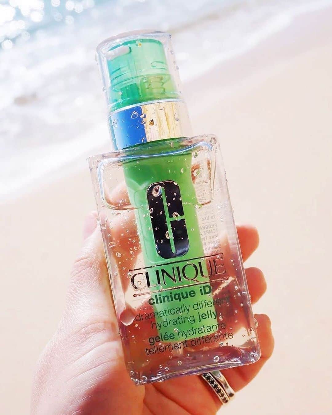 クリニークさんのインスタグラム写真 - (クリニークInstagram)「Where to? 🌴👇#CliniqueiD 📷: @driziinha #Clinique #beauty #skincare #parabenfree #fragrancefree #happyskin」9月2日 2時01分 - clinique