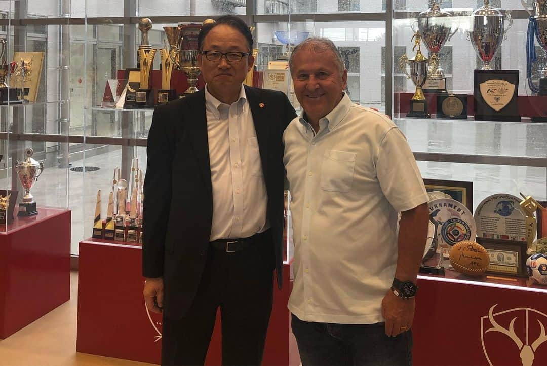 ジーコさんのインスタグラム写真 - (ジーコInstagram)「Enquanto a garotada esta disputando torneios pelo mundo afora,Sub 12 na Russia e China,Sub 15 Brasil e Sub 17 na China,o Kashima Antlers inaugurou o novo Alojamento para a Base.Sao 50 quartos e hoje sao ocupados 43,com areas de refeição, ofuro e tudo que e necessário para dar tranquilidade aos pais e também aos próprios atletas.Que a mulekada aproveite bem essas instalações e que o Kashima possa continuar formando grandes atletas.Parabéns Kashima.」9月2日 2時24分 - zico