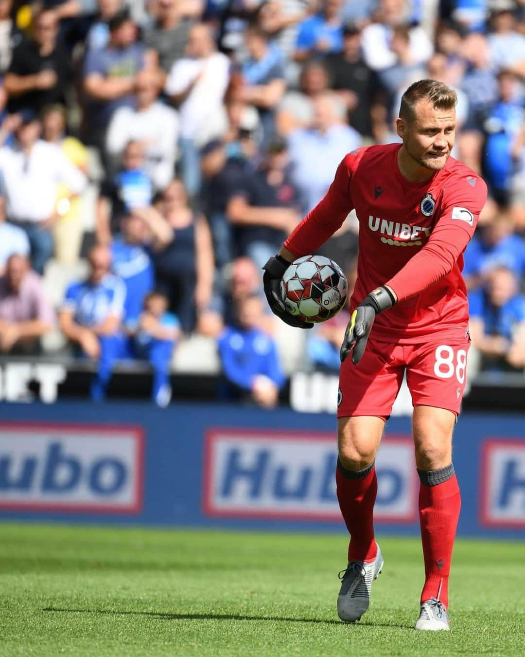 シモン・ミニョレさんのインスタグラム写真 - (シモン・ミニョレInstagram)「With all the chances we created we should have taken all three points.. See you after the international break! 💪🏻👊🏻 #WeAreBruges #BluvnGoan #NoSweatNoGlory」9月2日 2時25分 - 22mignolet22