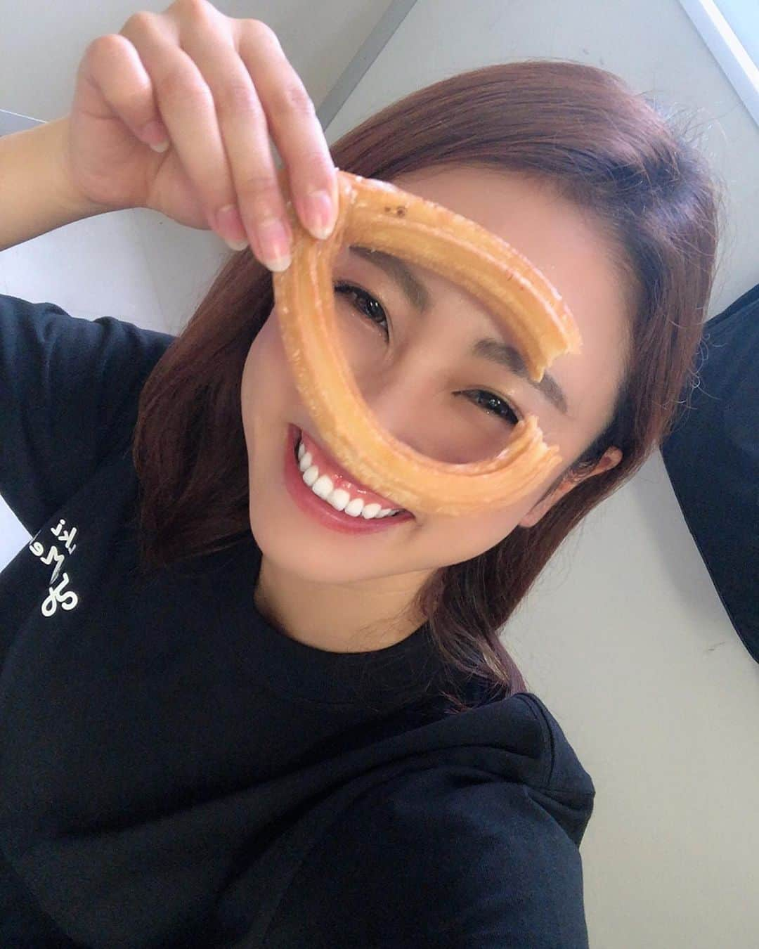 柚月めいさんのインスタグラム写真 - (柚月めいInstagram)「. ども🙋🏻‍♀️ドウナツ子です🍩 詳しくは最後の動画を🥳 . . . #ツッコミ#優しさ#愛 #ドーナツ#🍩#硬い食べ物好き#歯ごたえ#咀嚼#ミスド#笑顔##photography#美味しい#sweets#selfie#裏側#movie#follw#instagood #柚月めい」9月2日 2時35分 - meimei.yuzu