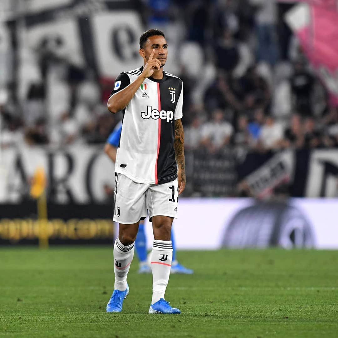 ユヴェントスFCさんのインスタグラム写真 - (ユヴェントスFCInstagram)「💭 @daniluiz2: “I have an idea on how to debut 💡 Just give me 29 seconds!” ⏱ 29 seconds later…  #JuveNapoli #FinoAllaFine #ForzaJuve」9月2日 2時28分 - juventus