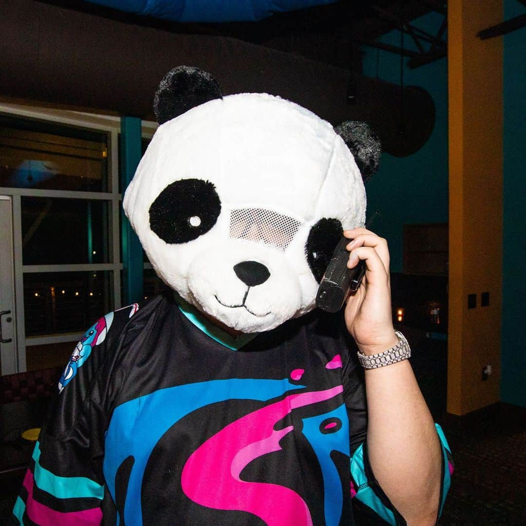 スラッシーさんのインスタグラム写真 - (スラッシーInstagram)「I’ll call u back - dealing with a case of panda-monium rn 🐼」9月2日 2時28分 - slushii