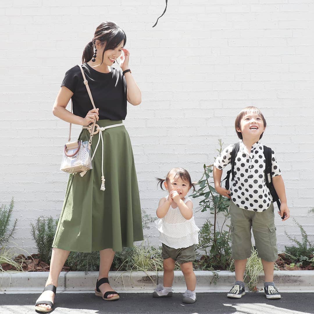 Eri Satoさんのインスタグラム写真 - (Eri SatoInstagram)「white×greeen×blackリンクコーデ · tops: @minelal__ skirt: @barnyardstorm shoes: @outletshoes_official · ちょっと前のだけど。 暑いの嫌だけど夏が終わるのはいつも寂しい😣 息子の宿題も終わってひと安心😂 いよいよ新学期ですー😭✨ · #fashion#ootd#outfit#code#coordinate#stylepoint#instafashion#instagood#instalike#ファッション#コーディネート#コーデ#プチプラ#プチプラコーデ#ママコーデ#fashion#カジュアルコーデ#シンプルコーデ#シンプルファッション #親子リンクコーデ愛好家 #おしゃれさんと繋がりたい#おやこーで #おしゃれ好きな人と繋がりたい#ootd#新大久保」9月2日 2時46分 - satoeri626