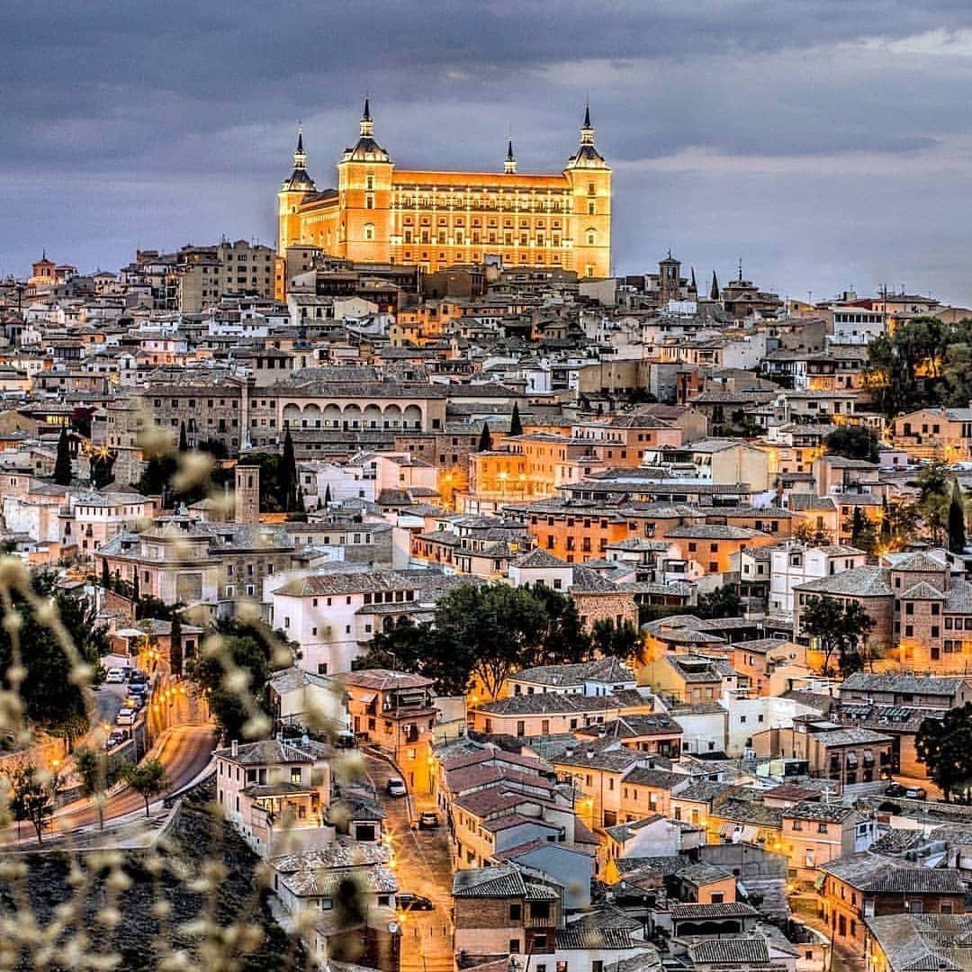 Instagramersさんのインスタグラム写真 - (InstagramersInstagram)「Amazing view of Toledo, Spain with this photo by @albertusmadperlas at @igerstoledo 📸😍🙌 #igerstoledo #igersspain #igers」9月2日 2時46分 - igers