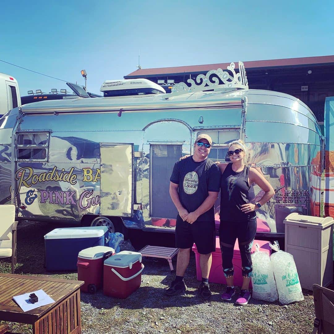 ミランダ・ランバートさんのインスタグラム写真 - (ミランダ・ランバートInstagram)「This is TJ. He pulls our 1955 flying cloud airstream @wandatwanderer to every show we play. She is a rolling bar named after my mother’s mother who we lost last spring. A gem of a woman who always had a feisty personality and a whiskey in her hand.  Wanda  has been on the road for 8 years and is our center. The place where the whole tour gets together to celebrate what we do. She is a little piece of home on the road for all of us. TJ inspired me this week. I got to the venue on Friday and he had the biggest smile on his face. He showed me all the things Wanda had done to tune her up for the tour. New screen, new wheels, a polish, and the best part is he had her crown repainted and replaced the missing rhinestones she had lost along the road in the last few years. To me that is a metaphor for this life. Sometimes you lose a rhinestone or two but you keep your crown on. Thanks @tj8500 ! We all appreciate you. Especially Wanda. This show tonight in New Hampshire @banknhpavilion marks the end of the summer run and the beginning of rehearsals for the Roadside Bars and Pink Guitars Tour. An all female lineup! 👑 I can’t wait to play music with peopleI love for fans we love. See y’all out there. 💗 💃Let’s go girls! @marenmorris @elleking @tenilletownes @cayleehammack @ashleymcbryde @pistolannies」9月2日 3時01分 - mirandalambert