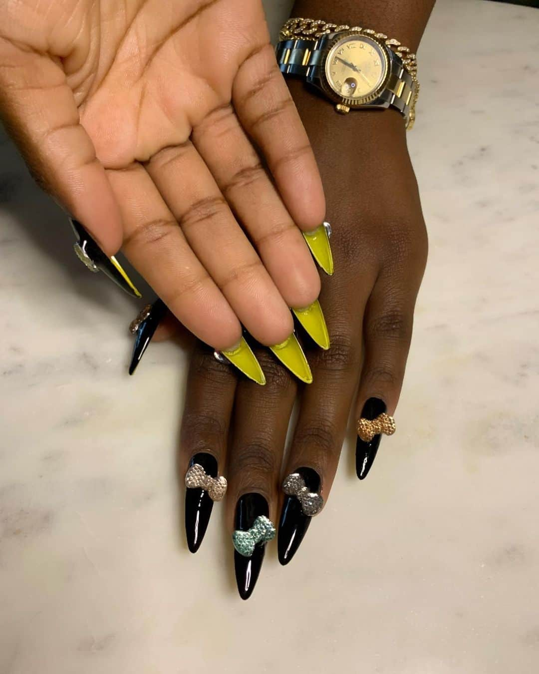 Mei Kawajiriさんのインスタグラム写真 - (Mei KawajiriInstagram)「@justineskye secret yellow nails 🎀💅🏻 #nailsbymei」9月2日 2時54分 - nailsbymei