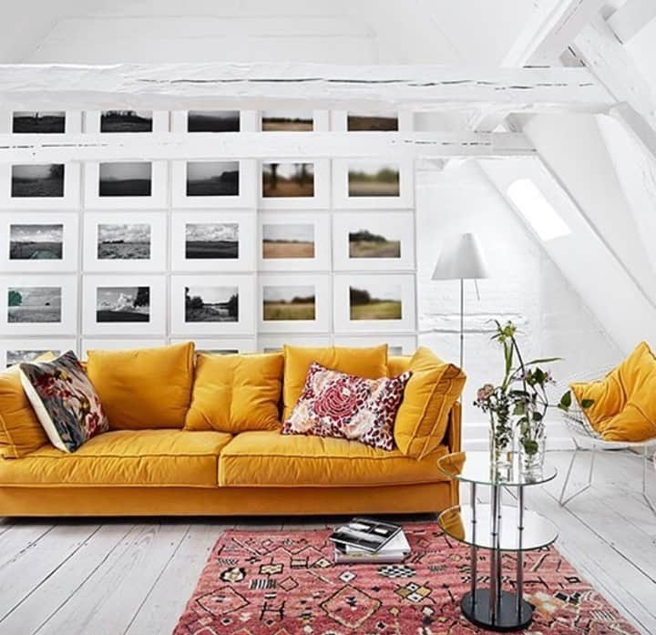 eilersenさんのインスタグラム写真 - (eilersenInstagram)「Surround yourself with art – enjoy it from your sofa. Flap Eilersen sofa in the home of @monsieur_lars_monsieur ⁠ Photo by @birgittawolfgang @bobedredk⁠ ⁠•⁠ •⁠ • ⁠ #eilersen #eilersenfurniture #myeilersen #flap #interiordesign #design #homedecor #sofa #danishdesign #inredning #hem #interiør #interiorlovers #interior123 #interiordesign #modernliving #minimalism #nordiskehjem #furniture #interiors #craftsmanship #luxurylifestyle #home #designinterior #livingroominspo #stue #livingroom⁠」9月2日 3時00分 - eilersen