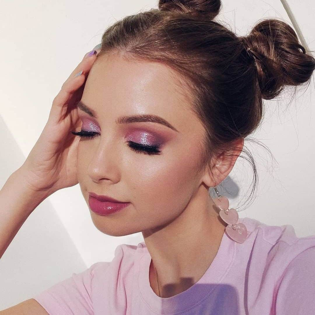 Too Facedさんのインスタグラム写真 - (Too FacedInstagram)「WANT.THIS.LOOK.NOW 😍 @denitslava elevates her glam using our Cocoa Contour Palette and Razzle Dazzle Berry Eye Shadow Palette! #regram #toofaced」9月2日 3時00分 - toofaced