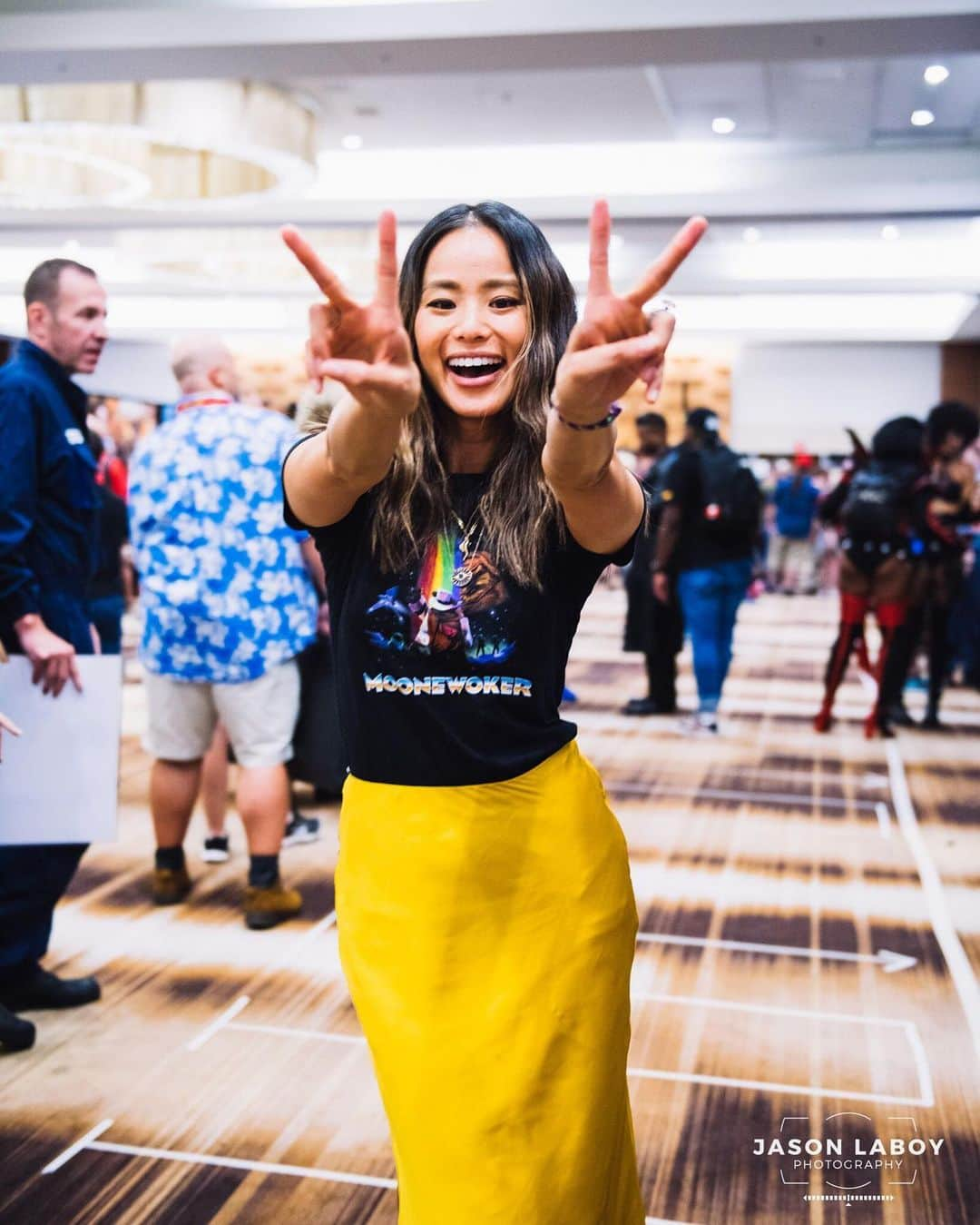 ジェイミー・チャンさんのインスタグラム写真 - (ジェイミー・チャンInstagram)「Day 2 for me at my very first @dragoncon It’s been a delight meeting you guys...I appreciate all the good vibes and positive juju! Thanks for the photo @jasonlaboyphotography #dragoncon」9月2日 3時08分 - jamiejchung