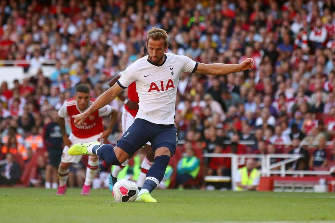 ハリー・ケインのインスタグラム：「A derby point. Could have been more but take it and move on. Time for @england now. #COYS」