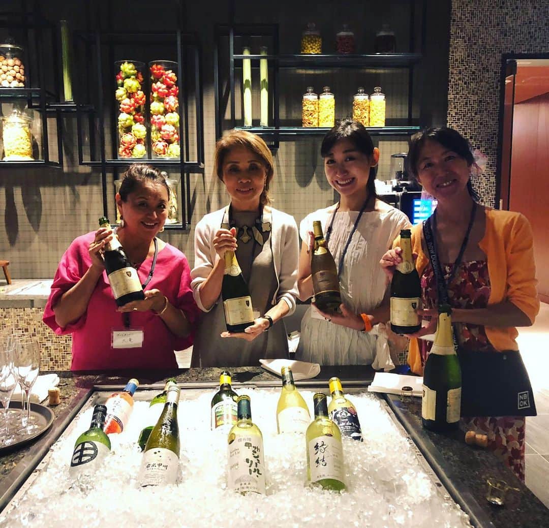 ひぐち君さんのインスタグラム写真 - (ひぐち君Instagram)「昨日はハイアットプレイス東京ベイにて、日本のワインを愛する会「令和元年 夏の例会」でした🍷 ご参加いただいた皆さま、ありがとうございました。 #日本のワインを愛する会  https://jpwine.jp/ #ハイアットプレイス東京ベイ  #日本ワイン 🇯🇵 #japanesewine #vinjaponais  #wine #vin #vino #winetime #winelover #instawine #wineexpert  #新浦安 #浴衣  #junkokoshino  #コシノジュンコ さん #辰巳琢郎の葡萄酒浪漫  #日本ワインコンクール」9月2日 3時21分 - higehiguchi