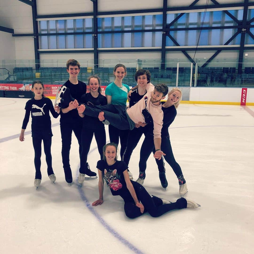 Phil Harrisのインスタグラム：「I can’t work out if this was appreciation or sneaky plans for payback 😂🙈 It’s always great working with this bunch! 👊🏼💪🏼 #coachlife #teamwork #throwback . . . @britishiceskating @isufigureskating @theskatinglesson @jackson.ultima @edeaskates @mkblades @internationalschoolofskating @planeticeuk #coach #coaching #iceskating #iceskater #figureskating #figureskater #skaters #progress #development #hardwork #workhard #life #positivevibes #positive #discover #happy #lifestyle #exciting #work #learning #lessons #discover」