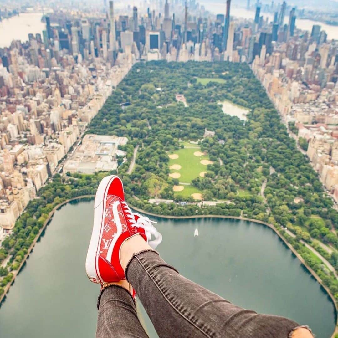nyonairさんのインスタグラム写真 - (nyonairInstagram)「Put your feet up and relax, it’s the weekend… well you get what we mean. 🚁Flights starting as low as $149 🚁 ⭐️Discount Applied At Checkout With Code LDW50⭐️ Book with the link in our bio! . 📸 Use #FlyNYON @FlyNYON and #NYONAir @NYONAir for a chance to be featured! 📸 . . . 🎙 Missed any episodes of “The Fly By’ Broadcast? Click the link in our bio & Don’t forget to tune in every Tuesday & Thursday @ 3:00pm eastern time!🎙 . . . . . . . #Thebigapple #Nycity #newyorkiloveyou #centralparkmoments #manhattanskyline #Manhattanview #nycgo #cbsnewyork #newyorkstateofmind #newyorkblogger #nycgallery #brooklynart #lowemanhattan #grandcentralterminal #empirestatebuilding #newyorkcity #photography_top #photographernyc #photographeroftheday #photographylovers #ny1pic #brooklynbridgepark #thebigapplewestside #newyorkexplored #nycprimeshot #complex #NYONStudio」9月2日 3時27分 - nyonair