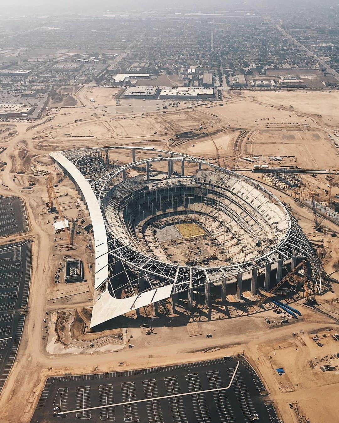 Robert Bingamanのインスタグラム：「Is this where the Rams and Chargers are going to keep losing?」