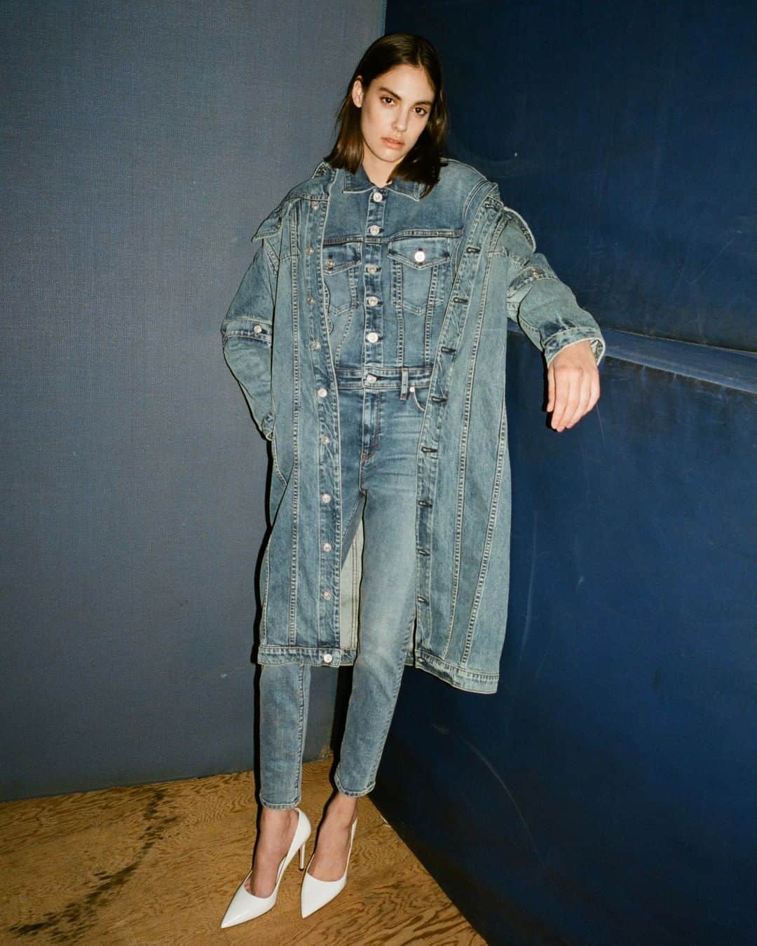 ハドソンのインスタグラム：「Premium cotton. Expert washes. Pile it on. #HudsonJeans」