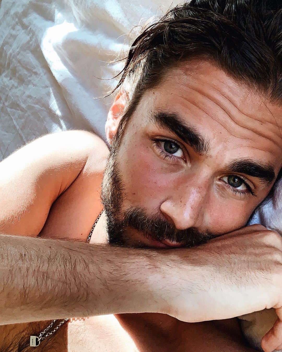 NICOLAS SIMOESのインスタグラム：「Not ready to leave the sun 🙈✨」