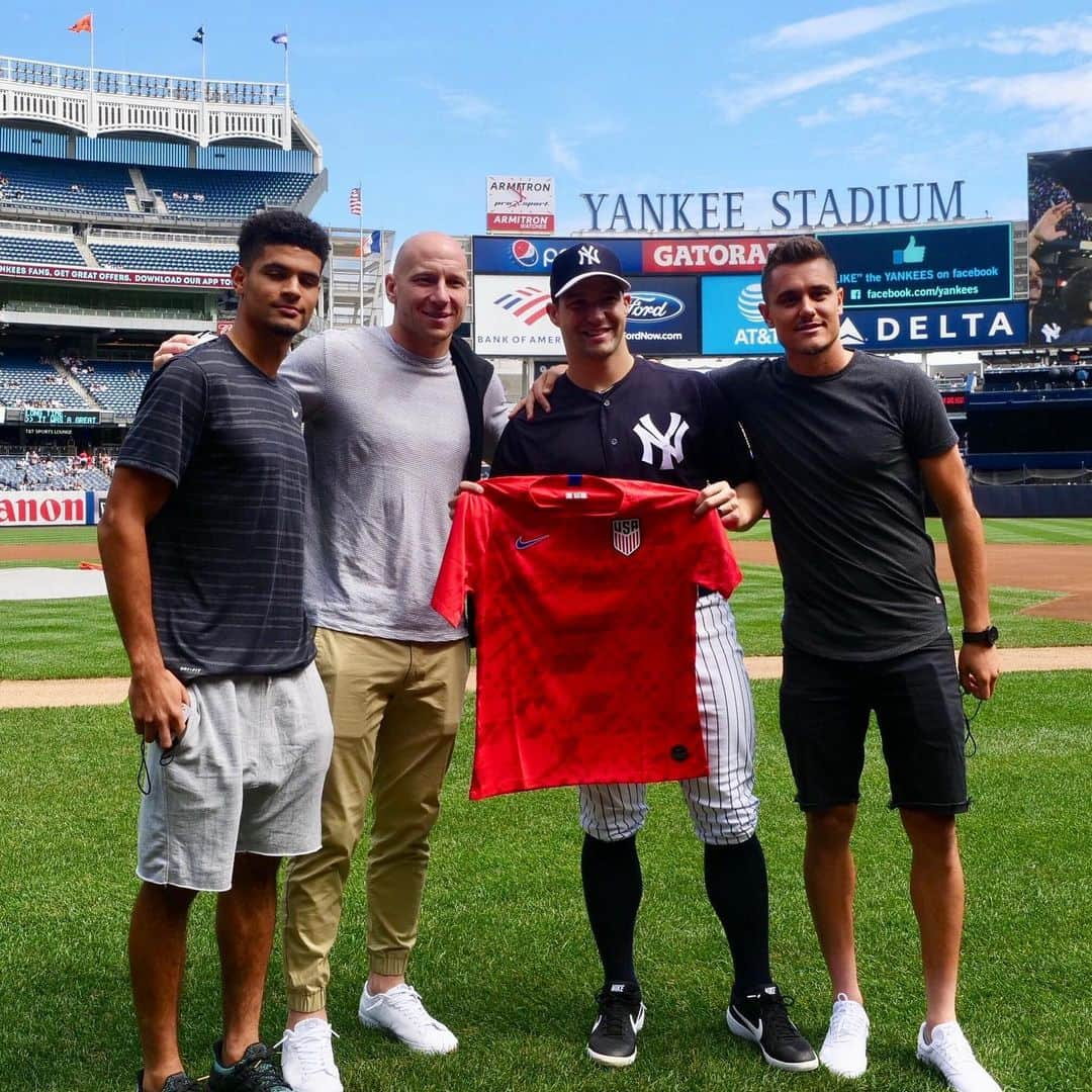 サッカー アメリカ代表チームさんのインスタグラム写真 - (サッカー アメリカ代表チームInstagram)「Thanks to the @yankees for having our guys @aaronraylong, @bguzan and @_milesrobinson_ out to the park today! ⚽️🇺🇸⚾️」9月2日 3時50分 - usmnt