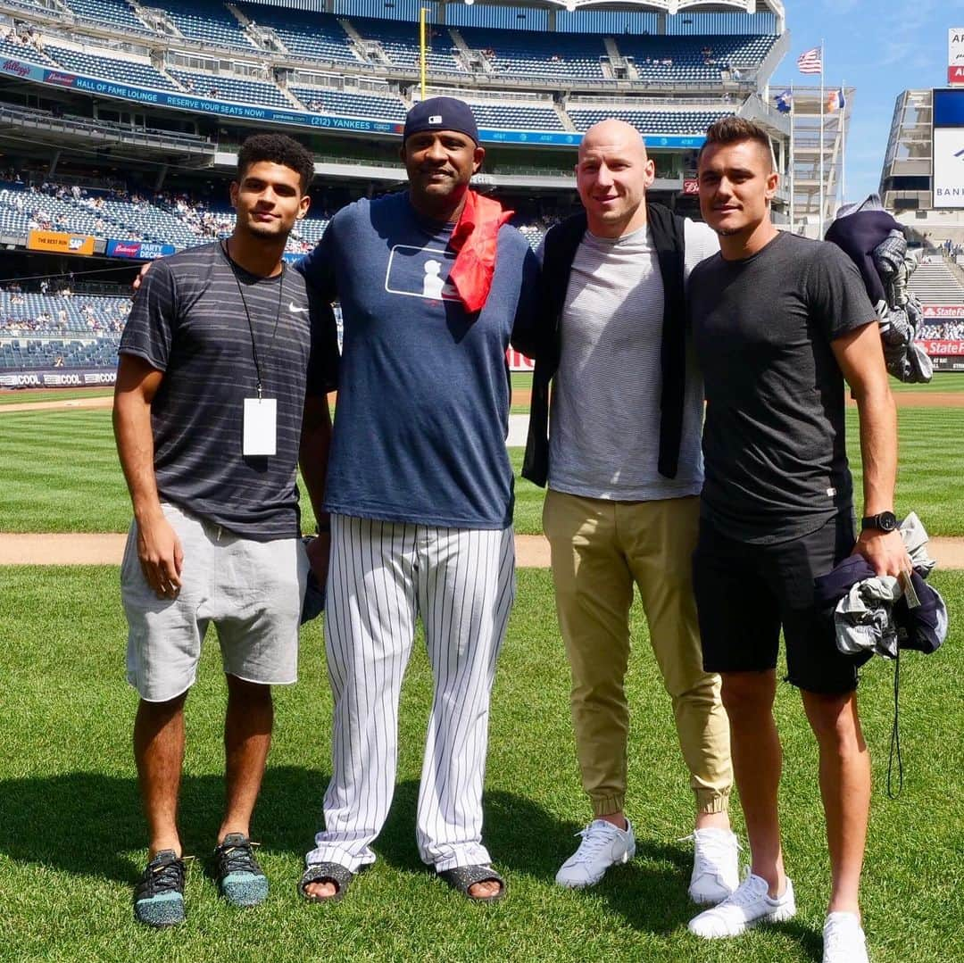 サッカー アメリカ代表チームさんのインスタグラム写真 - (サッカー アメリカ代表チームInstagram)「Thanks to the @yankees for having our guys @aaronraylong, @bguzan and @_milesrobinson_ out to the park today! ⚽️🇺🇸⚾️」9月2日 3時50分 - usmnt