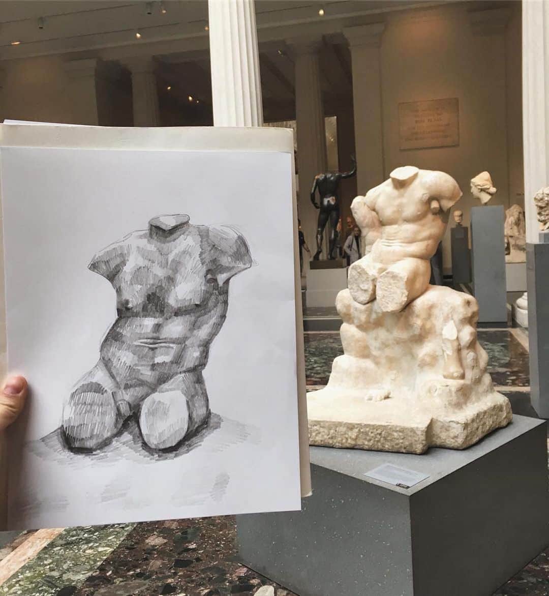 のインスタグラム：「This week’s #MetSketch Sunday comes from @dawriyuh, who captures this sculpture of the hero Herakles (also known as Hercules!) ⁣ ⁣ ✍️ Share your sketches using the hashtag #MetSketch!⁣ ⁣ 🎨 Marble statue of Herakles seated on a rock, 1st or 2nd century A.D. Roman. (Adaptation of a Greek statue of the late 4th or early 3rd century B.C.) On view in Gallery 162. #TheMet⁣」