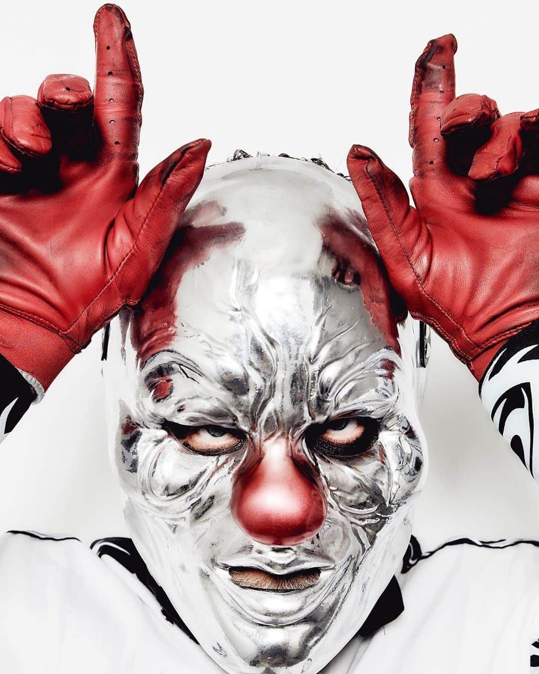 Slipknotさんのインスタグラム写真 - (SlipknotInstagram)「“We Are Not Your Kind is Slipknot’s best album since Vol. 3. Taking its title from Slipknot’s empowering loose single “All Out Life,” WANYK is filled with similar moments of uncompromising selfhood and harsh reckoning.” — @thefader | #WeAreNotYourKind」9月2日 3時59分 - slipknot