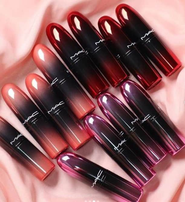 M·A·C Cosmetics BRさんのインスタグラム写真 - (M·A·C Cosmetics BRInstagram)「Tem muita coisa no batom Love Me para você se apaixonar: as 18 cores intensas, a fórmula super hidratante com extrato de lichia e óleo de argan e essas novas embalagens lindíssimas! 😍 Marque aqui aquela amiga que também vai amar essa novidade. Já disponível no site e nas lojas físicas. #maclovemebr #macloveme #batom #batommac #maclipsbr #regram @maccosmeticsaustralia」9月2日 4時00分 - maccosmeticsbrasil