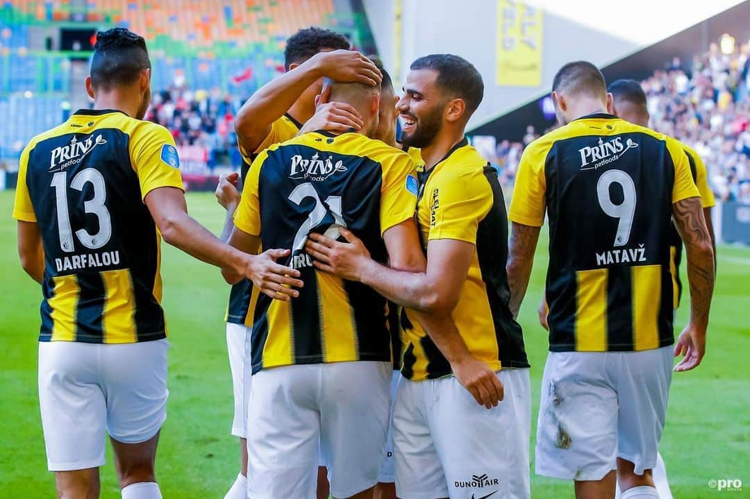 フィテッセさんのインスタグラム写真 - (フィテッセInstagram)「Teamwork 🙏🏼 ⠀⠀⠀⠀⠀⠀⠀⠀⠀ ⠀⠀⠀⠀⠀⠀⠀⠀⠀ ⠀⠀⠀⠀⠀⠀⠀⠀⠀ #Vitesse #vitaz」9月2日 4時11分 - mijnvitesse