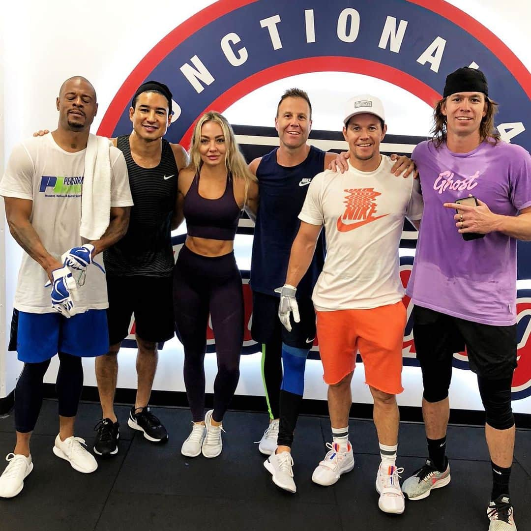 BROOKE EVERSさんのインスタグラム写真 - (BROOKE EVERSInstagram)「Sunday session with the team! @meezyworldwide @mariolopez @f45rob @markwahlberg @staffordbrothers @f45_training_west_hollywood」9月2日 4時07分 - brookeevers