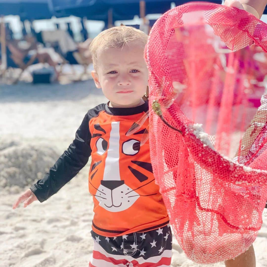 カーリー・パターソンさんのインスタグラム写真 - (カーリー・パターソンInstagram)「Sand shoveling, beach napping, pigeon chasing, dragonfly catching days on the beach🏖」9月2日 4時07分 - carlypatterson04