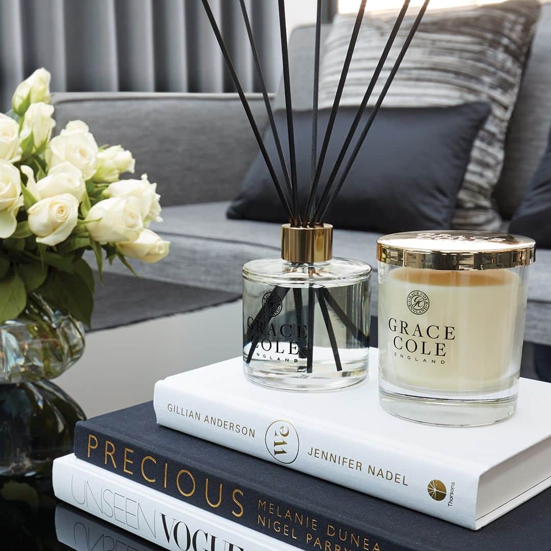 Grace Coleさんのインスタグラム写真 - (Grace ColeInstagram)「Evenings are the perfect time to unwind: illuminate the home with soft hues to create a warm glow and sublime fragrance  #candle #home #homefragrance #fragrance #sundays#sundayevening #eveningsathome #evenings #romantic #illuminate #homegoals」9月2日 4時50分 - gracecoleltd