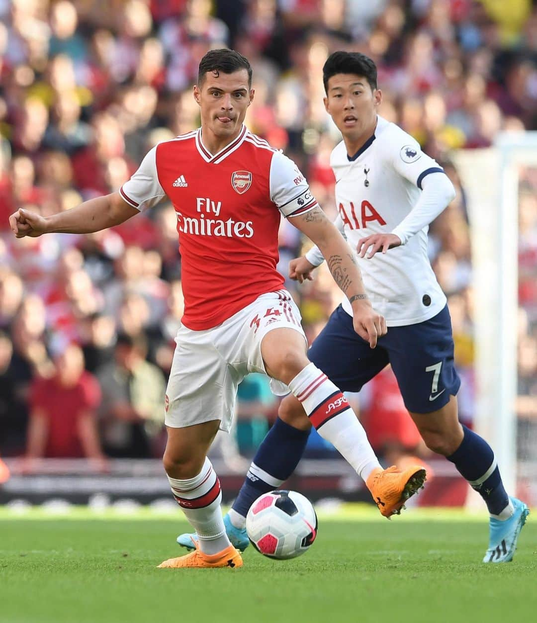 グラニト・ジャカさんのインスタグラム写真 - (グラニト・ジャカInstagram)「Thanks for the amazing support inside the Emirates 👏 We showed a lot of character and you helped us to come back into the game. For the penalty I made a mistake - I'm of course angry about it but I will never give up! @arsenal #GX34」9月2日 4時59分 - granitxhaka