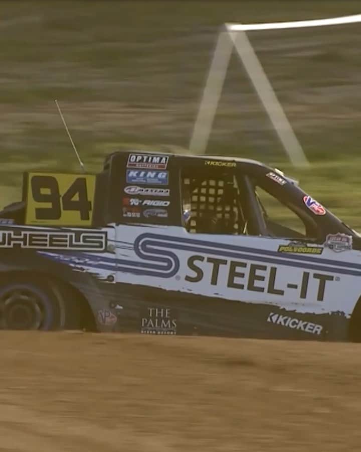 のインスタグラム：「A wild finish, a lost wheel, and the continuation of a perfect series! 😱  You won't want to miss what could happen next at Crandon. 👀 Tune in to the finals on Red Bull TV. Link in bio 👆 #motorsports #offroad #racing #redbull #givesyouwings」