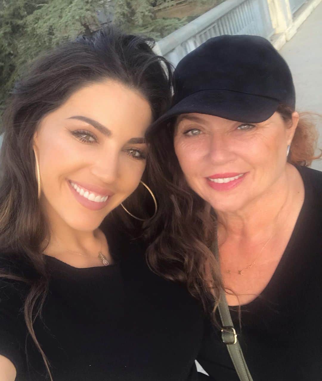 ヨランテ・ヴァン・カスベルヘンのインスタグラム：「“Love as powerful as your mother’s leaves it’s own mark.. to have been loved so deeply.. will give us some protection forever.” ❤️ Hou zo veel van jou Mama!!!」