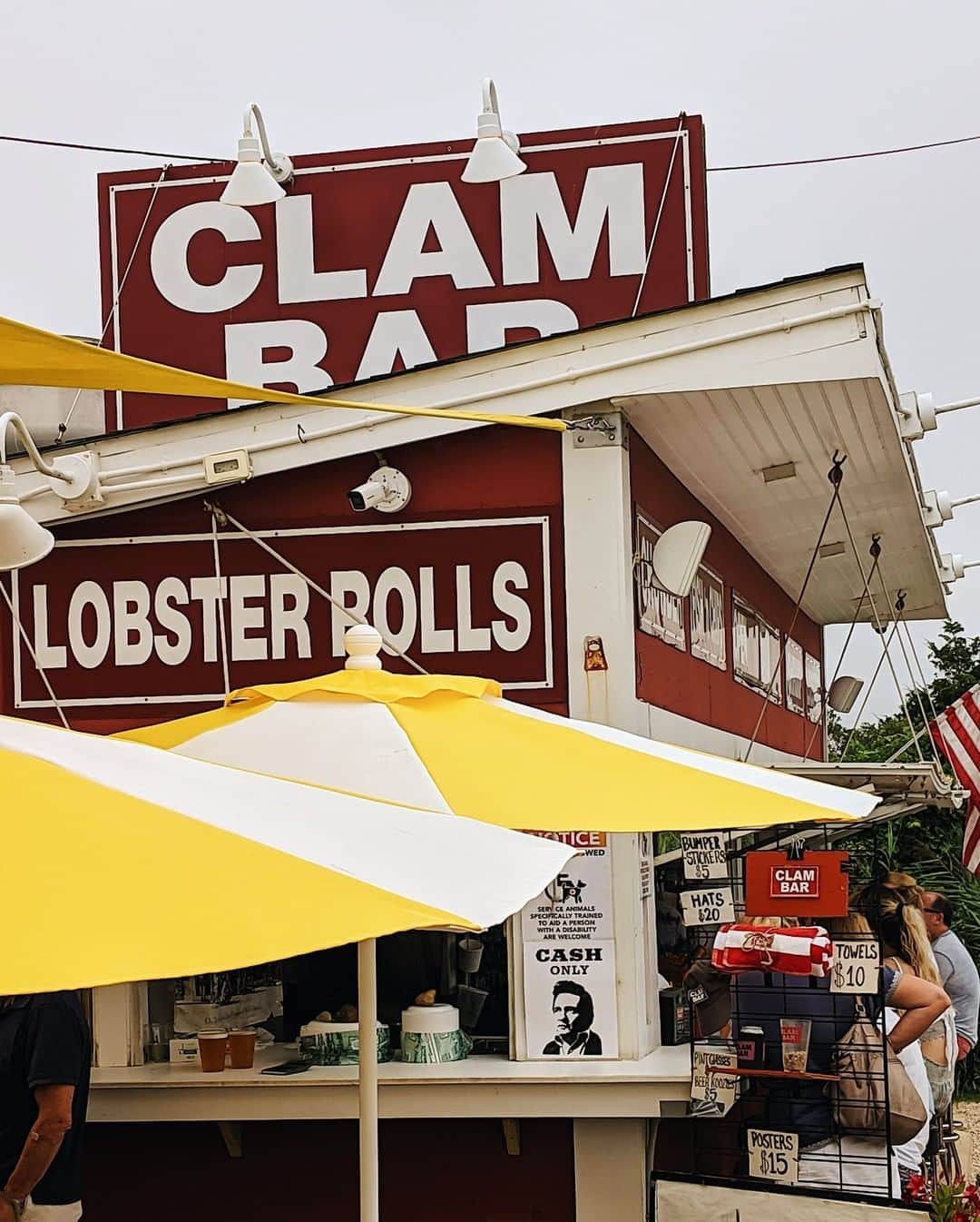 MR PORTERのインスタグラム：「🦞anyone? - For more ideas for eating your way around the Hamptons this weekend, head to the link in bio. #MRPORTERHamptons」