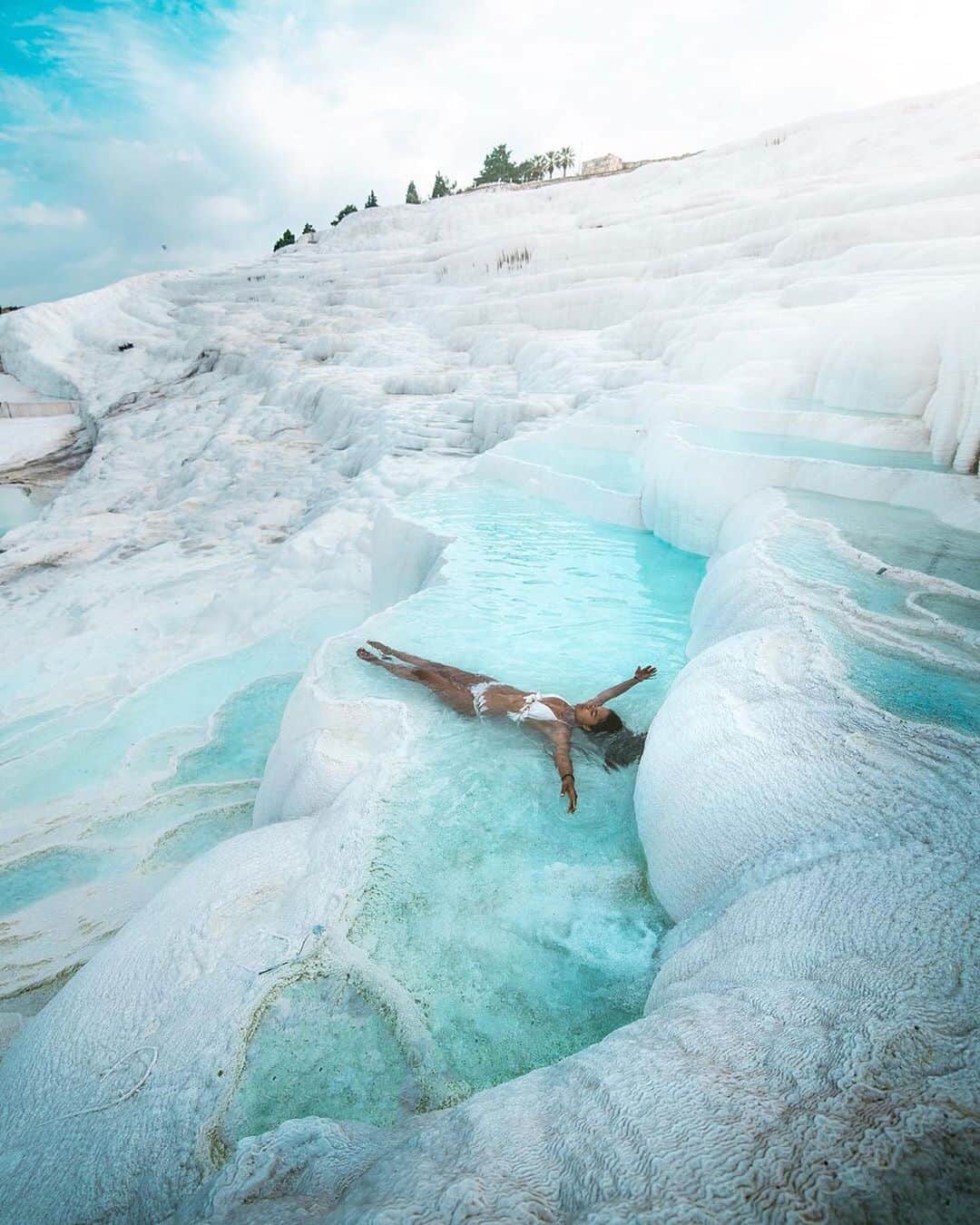 Earth Picsさんのインスタグラム写真 - (Earth PicsInstagram)「Pamukkale in western Turkey, known for the mineral-rich thermal waters flowing down white travertine terraces on a nearby hillside. Photo by: @destinationchaser . . . . #earthpix  #wildlifephotography  #photography  #earth  #travel  #animals  #nature  #naturephotography  #awesome_earthpix #travelblog, #travels, #traveladdict, #travellife, #travelphoto, #travelpics, #traveldiaries, #travelbug, #travelawesome, #travelpic, #travelers, #travelgirl, #traveldiary, #traveldeeper, #travellingthroughtheworld, #travellers, #travelmore,#traveller, #travellersclub,」9月2日 5時16分 - earthpix