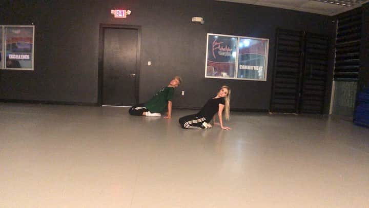 Mia Diazのインスタグラム：「Had the pleasure of dancing with the one and only @mileskeeney . Thanks for the amazing class Miles. #mileskeeneychoreography #miadiaz #dance #adrenalinedancestudio #miami #beyonce  Dancers @mileskeeney @miadiaz choreo : @mileskeeney」