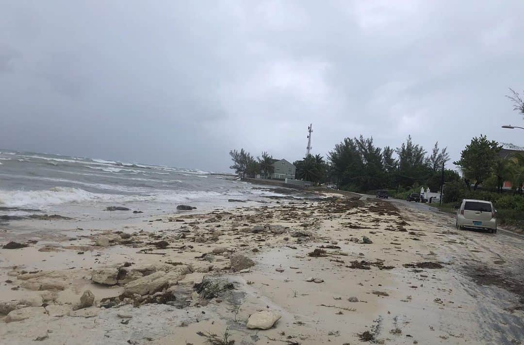 NBC Newsさんのインスタグラム写真 - (NBC NewsInstagram)「A view of the waves near the beach in #Nassau, #Bahamas, as the island prepared for #Hurricane #Dorian to hit. . Dorian strengthened into a catastrophic Cat. 5 storm Sunday, packing 185 mph winds as it made landfall in the Abaco Islands. Click the link in our bio for the latest updates. . 📷 Lucy Worboys / @afpphoto」9月2日 5時40分 - nbcnews