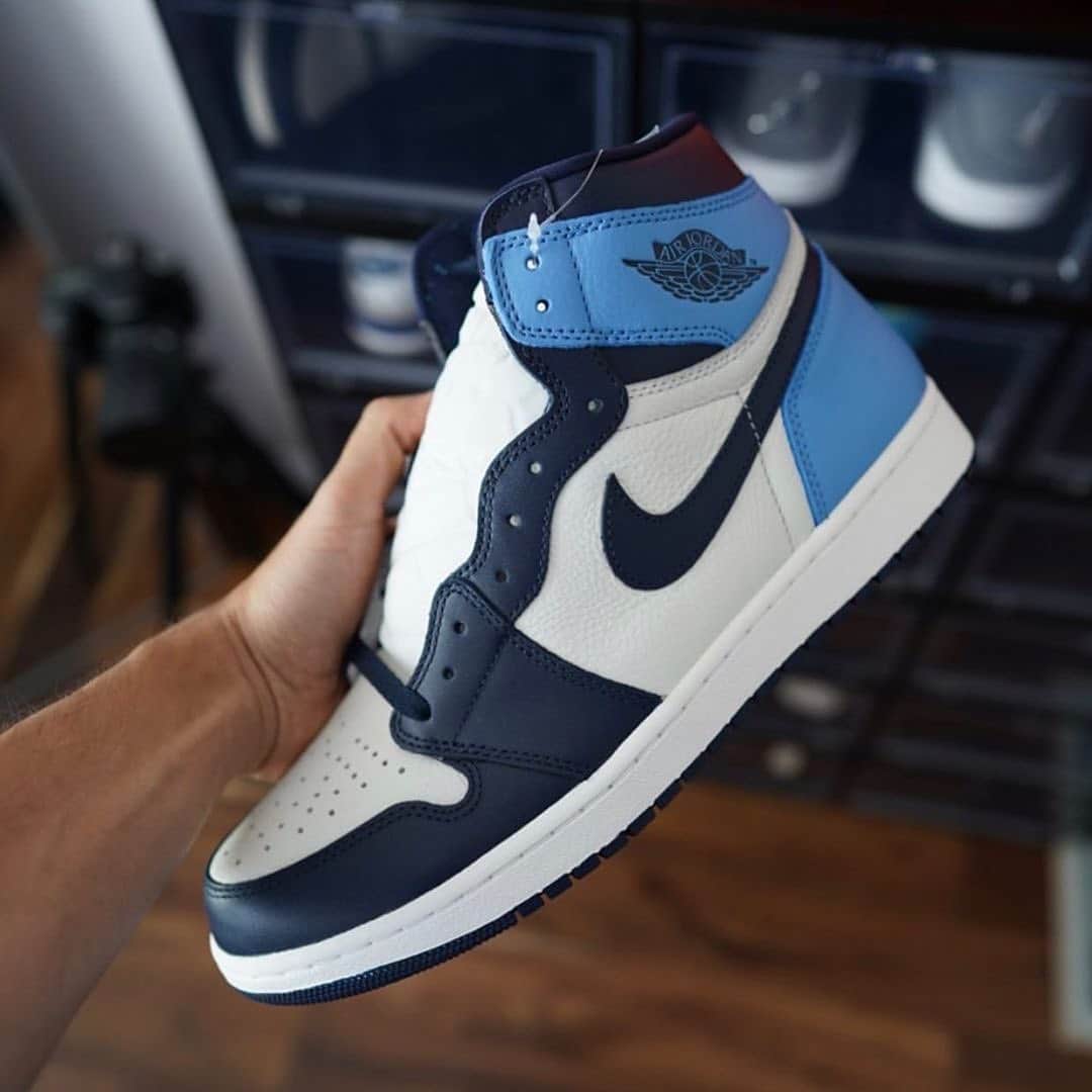 Sneakgalleryさんのインスタグラム写真 - (SneakgalleryInstagram)「Did you COP or PASS on the Air Jordan 1 #UNC this weekend?」9月2日 5時42分 - sneakgallery