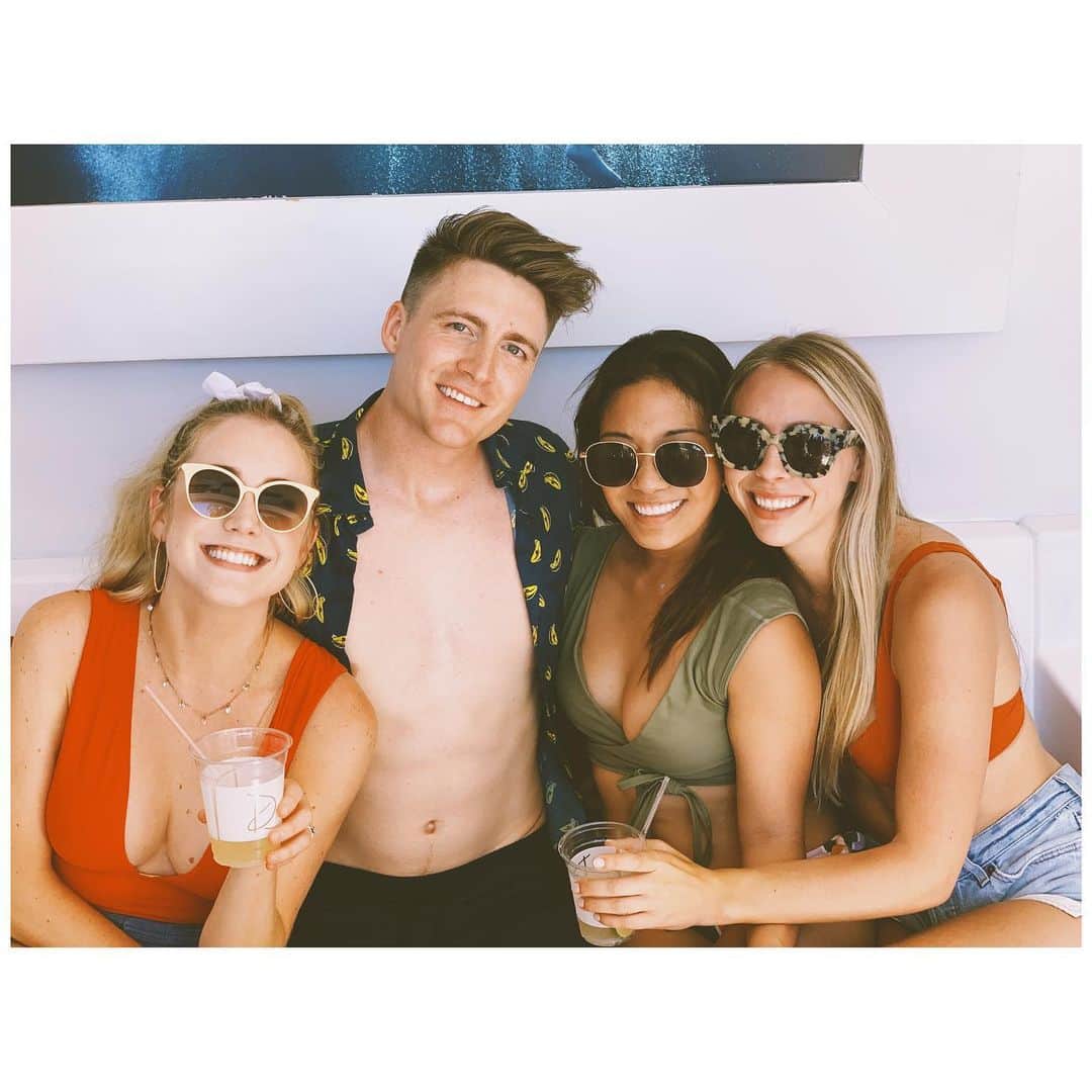 サーシャ・ピーターズのインスタグラム：「#draisbeachclub part 2 🔥💦」