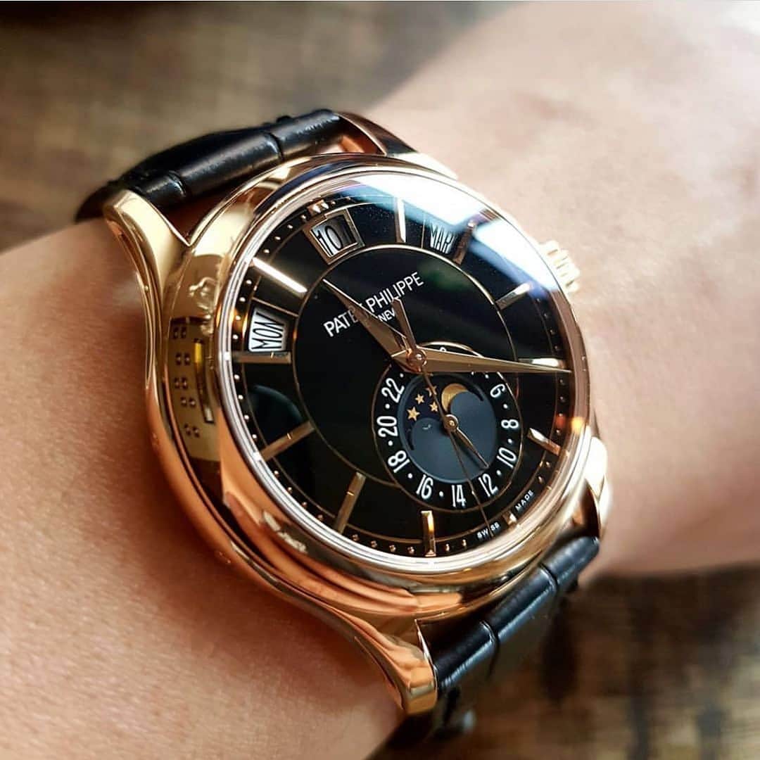 Daily Watchさんのインスタグラム写真 - (Daily WatchInstagram)「The stunning Patek Philippe 5205OR Annual Calendar in Rose Gold 👌🏼 Photo by @syn.chronus」9月2日 5時58分 - dailywatch
