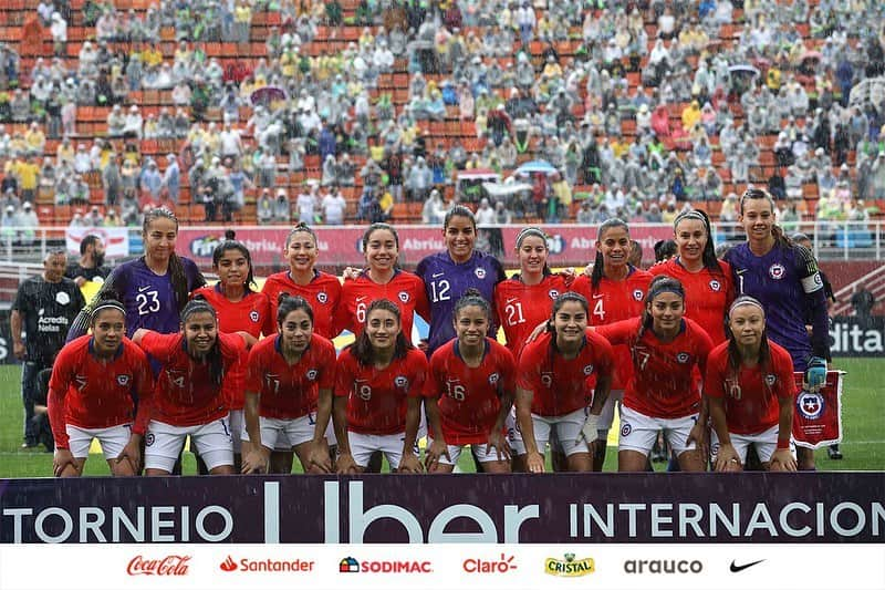 サッカーチリ代表チームさんのインスタグラム写真 - (サッカーチリ代表チームInstagram)「📸 Las imágenes de un día glorioso para #LaRojaFemenina . 🏆 🇨🇱 ¡CAMPEONAS EN BRASIL!」9月2日 6時15分 - laroja