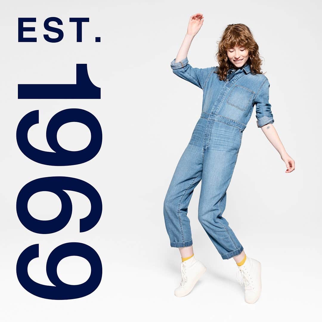 GAPさんのインスタグラム写真 - (GAPInstagram)「Because the best denim is even better worn head-to-toe. Introducing the 1969 Premium flight suit. Original details, reimagined for right now. Tap to shop. #GapDenim」9月2日 6時34分 - gap